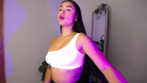 Snapshot of mily_ortiz chatting on February 4, 2026, 3:51 pm Mily Ortiz online show from February 4, 2026, 3:51 pm