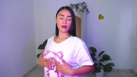 Snapshot of mily_ortiz chatting on March 11, 2026, 6:25 pm Mily Ortiz online show from March 11, 2026, 6:25 pm