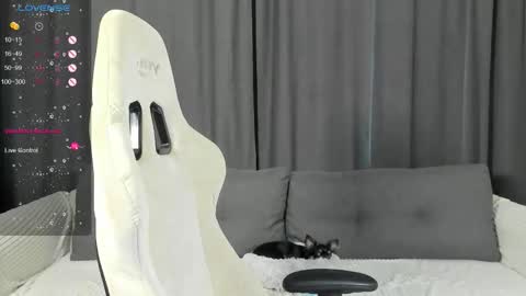 Snapshot of milymi_ chatting on December 20, 2025, 10:11 am Milena and Jasper online show from December 20, 2025, 10:11 am