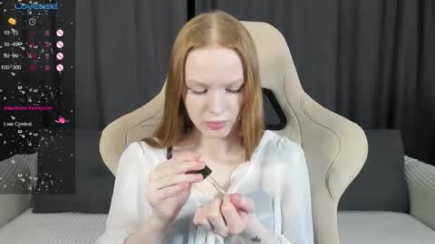 Snapshot of milymi_ chatting on December 22, 2025, 11:29 am Milena and Jasper online show from December 22, 2025, 11:29 am