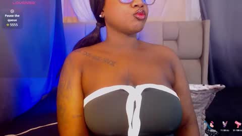 Snapshot of mimi_gil chatting on February 19, 2026, 12:01 pm Mimi online show from February 19, 2026, 12:01 pm