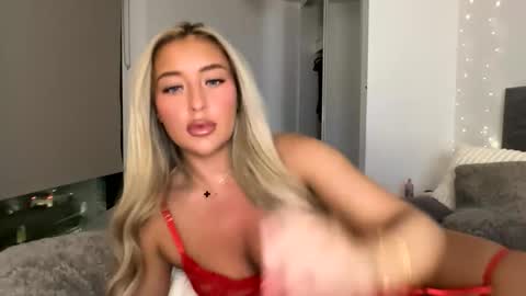 Mimi Monroe  online show from January 11, 2026, 6:13 pm