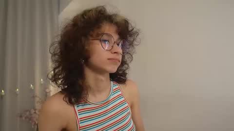 Snapshot of mimilicks chatting on September 17, 2025, 7:43 am IRIS online show from September 17, 2025, 7:43 am