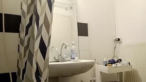 Snapshot of minaquerida chatting on February 12, 2025, 5:37 pm Ll online show from February 12, 2025, 5:37 pm