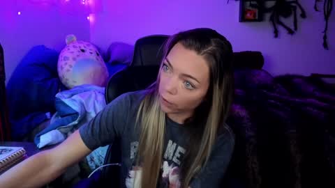 Snapshot of mindymars chatting on January 3, 2025, 12:41 pm Mindy Mars online show from January 3, 2025, 12:41 pm