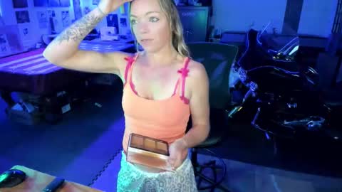 Mindy Mars online show from November 7, 2025, 4:40 pm