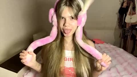 Snapshot of minforbush chatting on December 2, 2025, 8:37 pm Amelia online show from December 2, 2025, 8:37 pm