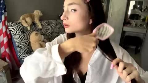 Snapshot of minhblomme chatting on September 17, 2025, 4:58 am Emilia online show from September 17, 2025, 4:58 am