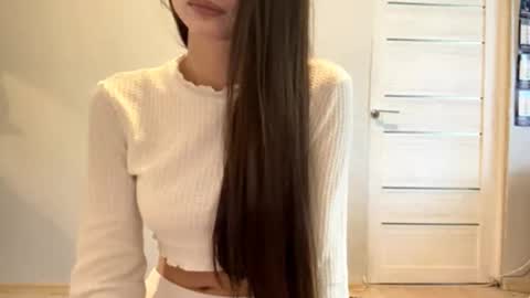 Snapshot of minhblomme chatting on September 19, 2025, 4:25 am Emilia online show from September 19, 2025, 4:25 am
