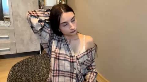 Snapshot of minhblomme chatting on October 2, 2025, 4:52 am Emilia online show from October 2, 2025, 4:52 am