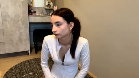 Snapshot of minhblomme chatting on October 6, 2025, 4:32 am Emilia online show from October 6, 2025, 4:32 am