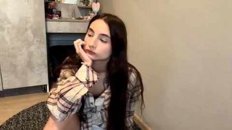 Snapshot of minhblomme chatting on October 7, 2025, 5:04 am Emilia online show from October 7, 2025, 5:04 am