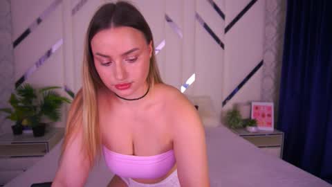 Snapshot of minifox_ chatting on November 8, 2025, 8:36 am minifox_ online show from November 8, 2025, 8:36 am