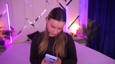 Snapshot of minifox_ chatting on November 25, 2025, 9:42 am minifox_ online show from November 25, 2025, 9:42 am