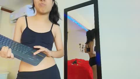 minilove_01 online show from September 29, 2025, 12:21 pm