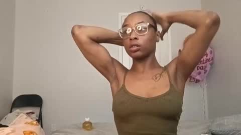 Snapshot of minniehunney chatting on February 27, 2026, 10:21 pm minniehunney online show from February 27, 2026, 10:21 pm