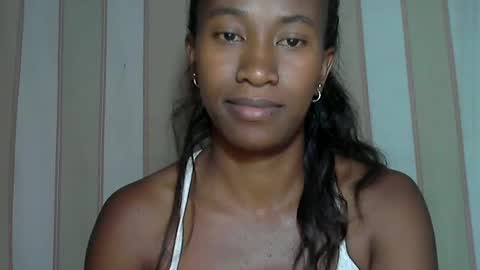 Snapshot of minouch211907 chatting on February 12, 2025, 10:37 pm minouch211907 online show from February 12, 2025, 10:37 pm