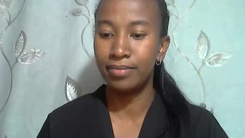 minouch211907 online show from April 7, 2026, 4:57 am