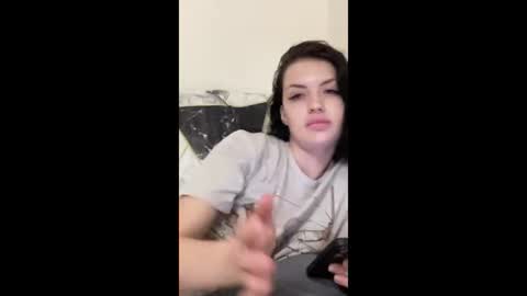 Snapshot of mira_bloempje chatting on August 1, 2026, 7:57 pm Mira online show from August 1, 2026, 7:57 pm
