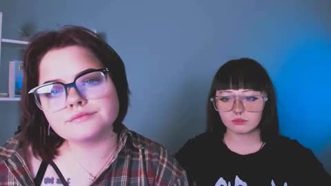 Snapshot of mira_cool_ chatting on December 5, 2025, 7:54 pm Darling Mira online show from December 5, 2025, 7:54 pm