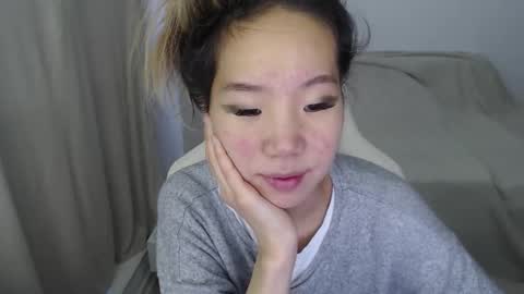 mira_g online show from December 19, 2025, 11:28 am