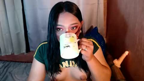 Snapshot of mira_luna222 chatting on November 11, 2025, 12:32 am Mira Bella online show from November 11, 2025, 12:32 am