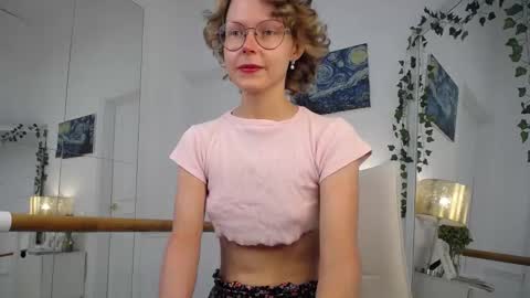 Snapshot of mira_marni chatting on September 30, 2025, 11:15 am mira_marni online show from September 30, 2025, 11:15 am