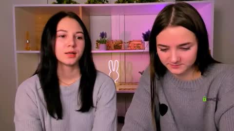 Snapshot of mira_vibe chatting on December 22, 2025, 5:59 am Mira online show from December 22, 2025, 5:59 am