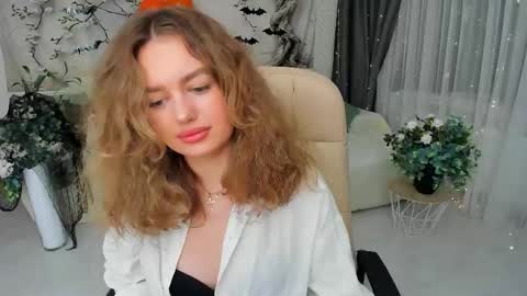 Emma online show from October 29, 2025, 7:15 pm