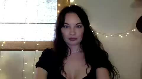 Mari online show from October 15, 2025, 9:59 pm