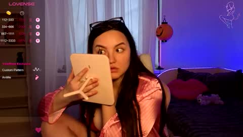 Snapshot of miraluccian chatting on November 8, 2025, 11:54 am miraluccian online show from November 8, 2025, 11:54 am