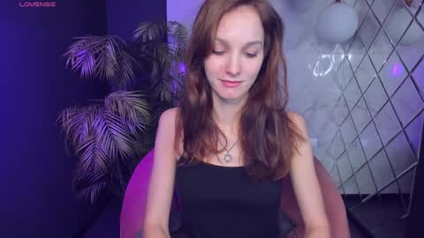 Snapshot of mirandaglow chatting on December 4, 2024, 5:49 am Miranda online show from December 4, 2024, 5:49 am