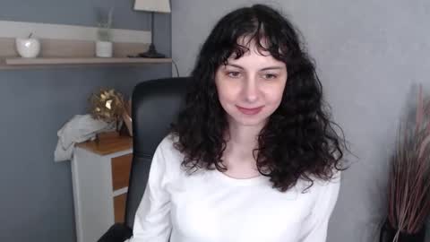 Snapshot of mirarose87 chatting on March 4, 2026, 6:52 am Mira online show from March 4, 2026, 6:52 am