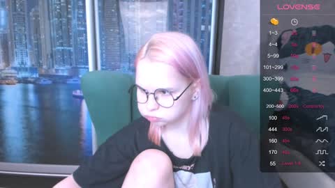 Snapshot of miray_kuriyama chatting on January 5, 2025, 6:02 pm Kira online show from January 5, 2025, 6:02 pm