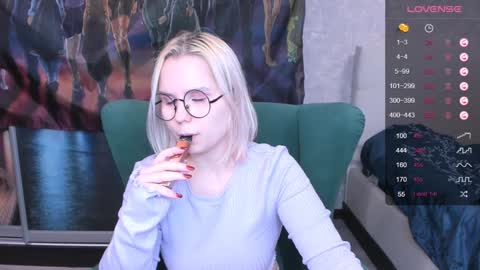 Snapshot of miray_kuriyama chatting on February 7, 2025, 10:52 pm Kira online show from February 7, 2025, 10:52 pm