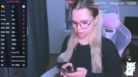 Kira online show from November 18, 2025, 8:35 pm