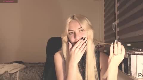 misa_0 online show from November 1, 2025, 7:27 pm