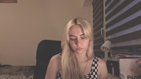 misa_0 online show from November 4, 2025, 3:22 pm