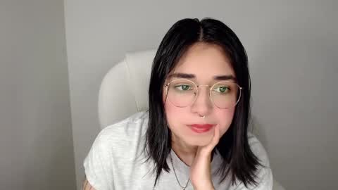 Snapshot of misha__sweet__27 chatting on January 31, 2025, 1:11 am misha online show from January 31, 2025, 1:11 am