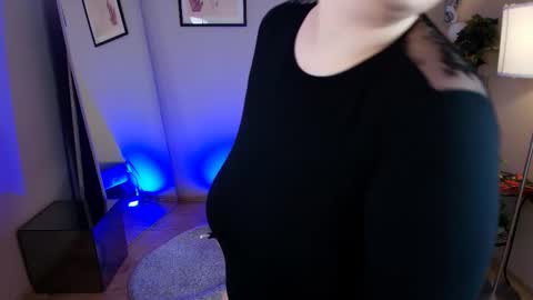 Snapshot of misha_the_createrr chatting on January 11, 2026, 9:03 am Ivy online show from January 11, 2026, 9:03 am