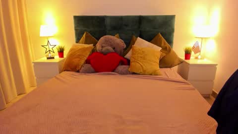 mishapallmer online show from October 10, 2025, 6:56 am