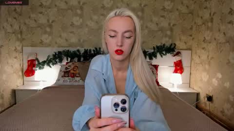 Snapshot of mishapallmer chatting on December 19, 2025, 10:00 am mishapallmer online show from December 19, 2025, 10:00 am