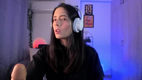 Snapshot of mishelkrave_ chatting on February 9, 2026, 11:53 pm KRAVE online show from February 9, 2026, 11:53 pm