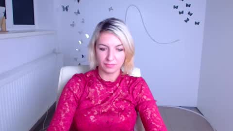 Snapshot of mishelle_blondie chatting on December 16, 2025, 12:21 pm Mishelle online show from December 16, 2025, 12:21 pm
