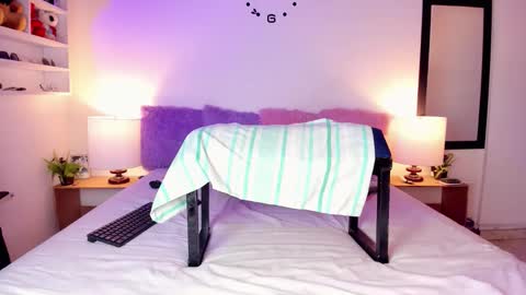 Rachell  Mishelle online show from May 14, 2026, 1:01 am