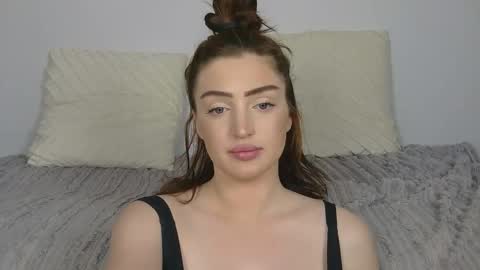 Snapshot of mishymoon chatting on December 5, 2025, 8:34 am Elora online show from December 5, 2025, 8:34 am