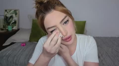 Snapshot of mishymoon chatting on April 20, 2026, 8:32 pm Elora online show from April 20, 2026, 8:32 pm