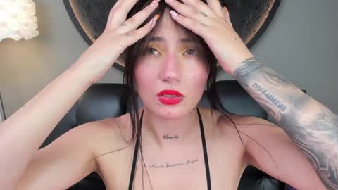 Snapshot of miss___charlotte chatting on February 3, 2025, 9:29 pm Charlotte online show from February 3, 2025, 9:29 pm