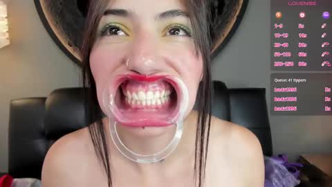 Snapshot of miss___charlotte chatting on February 11, 2025, 9:25 pm Charlotte online show from February 11, 2025, 9:25 pm