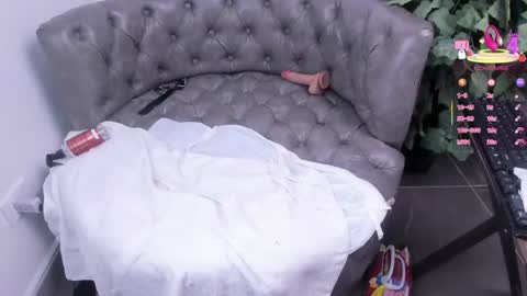 Snapshot of miss__daphne chatting on March 11, 2025, 5:38 am Daphne online show from March 11, 2025, 5:38 am